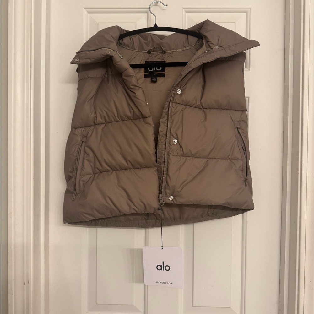 ALO Yoga Puffer Vest in Beige